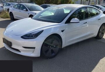 Tesla Model 3 64.079 km 30.600 &euro; Hanau 63457