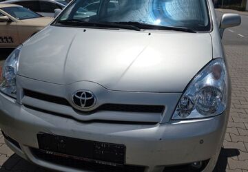 Toyota Corolla Verso 74.000 km 7.300 &euro; Dietzenbach 63128