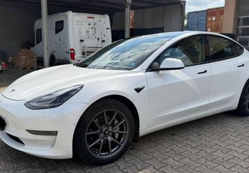 Tesla Model 3 202.000 km 12.990 &euro; Frankfurt am Main 65933